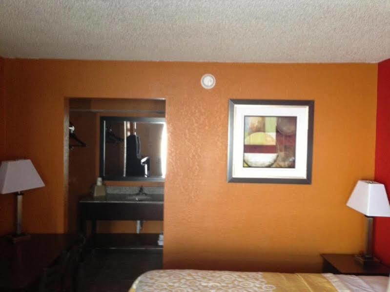 Days Inn By Wyndham Liberty/Ne Kansas City ภายนอก รูปภาพ
